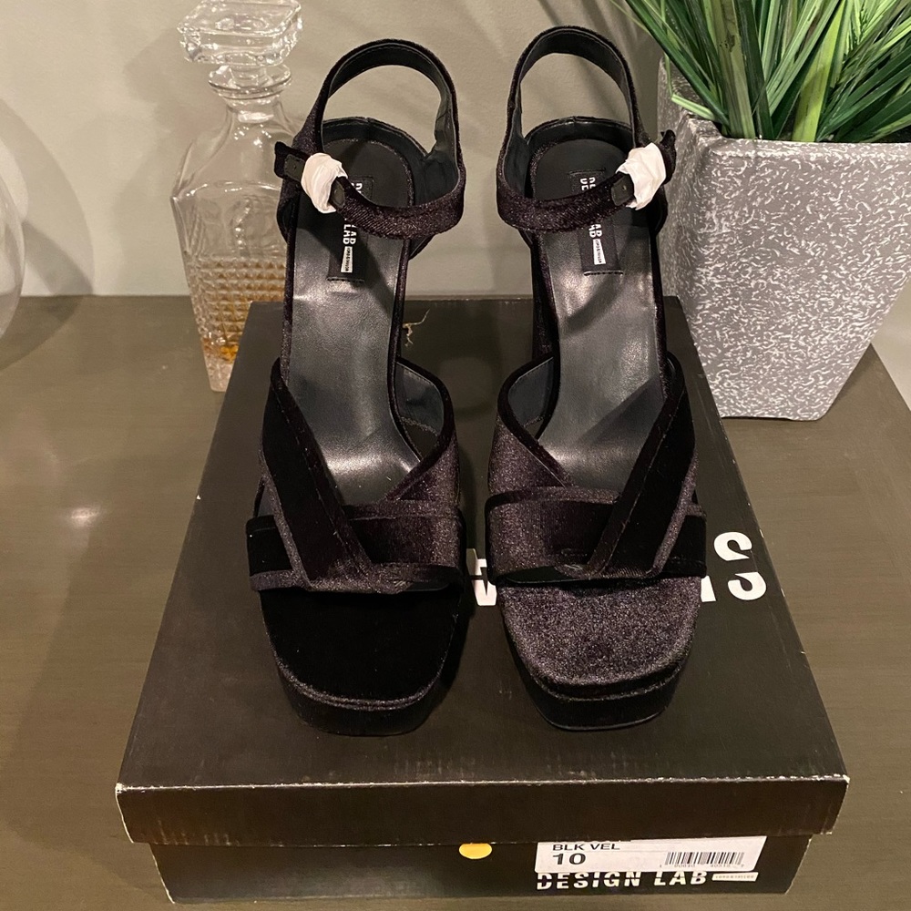 Design Lab Black Velvet Platform Sandal - 10